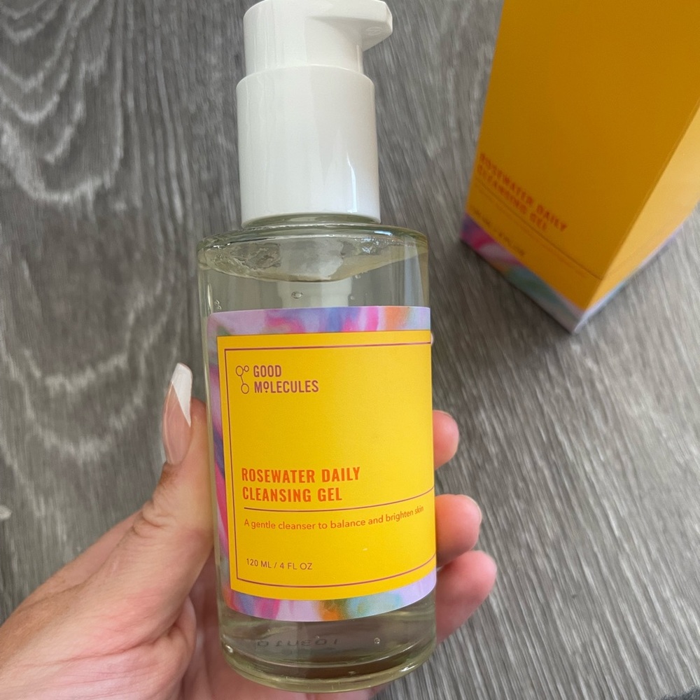 SOLD Rose water cleanser - Picture 3 of 3